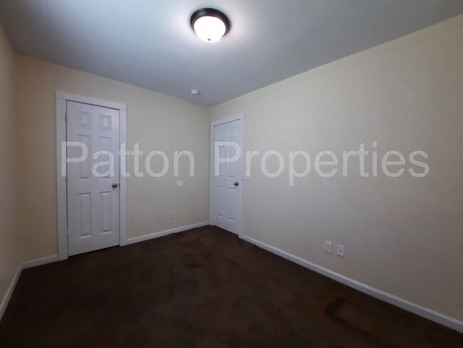Building Photo - Five Points Home