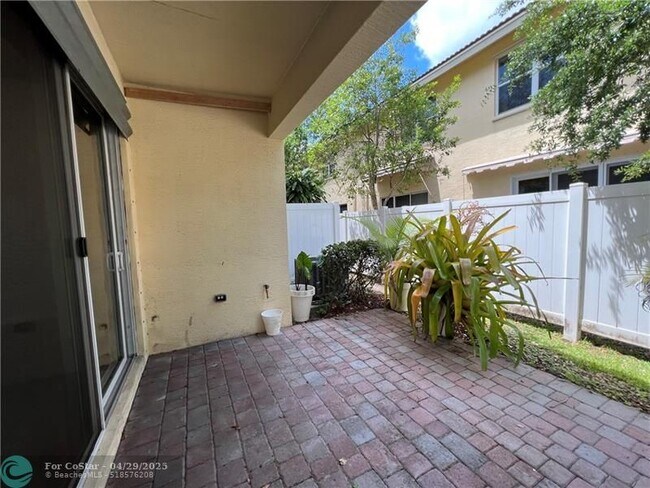 Building Photo - 9428 SW Merlin Ct