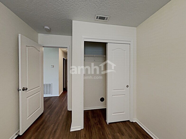 Building Photo - 9468 W Trestlewood Dr