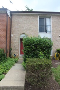Building Photo - Spacious and Lovely Mt. Washington 3bd/2.5...