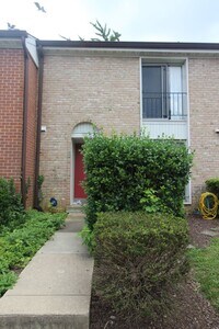 Building Photo - Spacious and Lovely Mt. Washington 3bd/2.5...