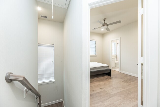 Building Photo - 5230 Schuler St