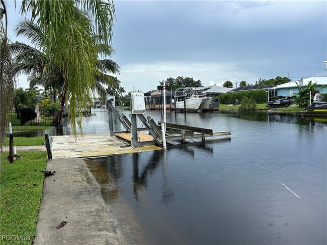 Building Photo - 6128 Cocos Dr