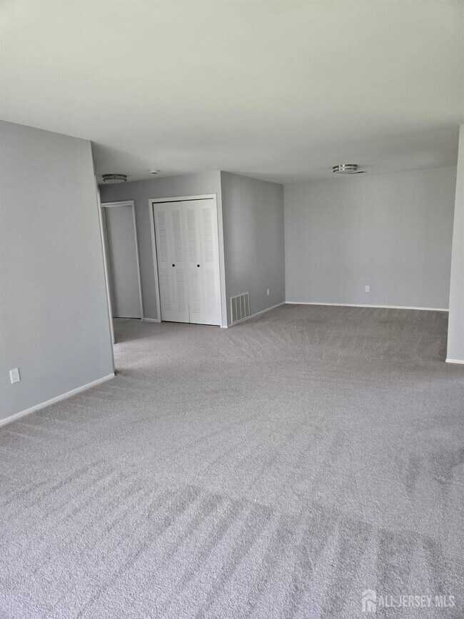 Building Photo - 127 Wellington Ct