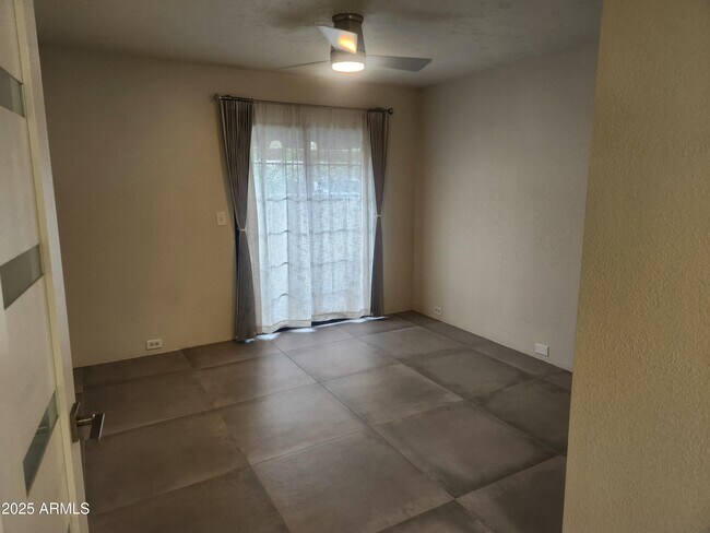 Building Photo - 7557 N Dreamy Draw Dr
