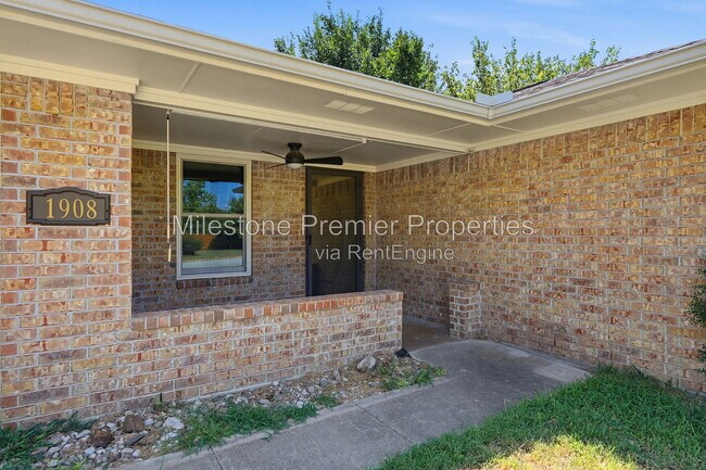 Building Photo - 1908 Paula Dr