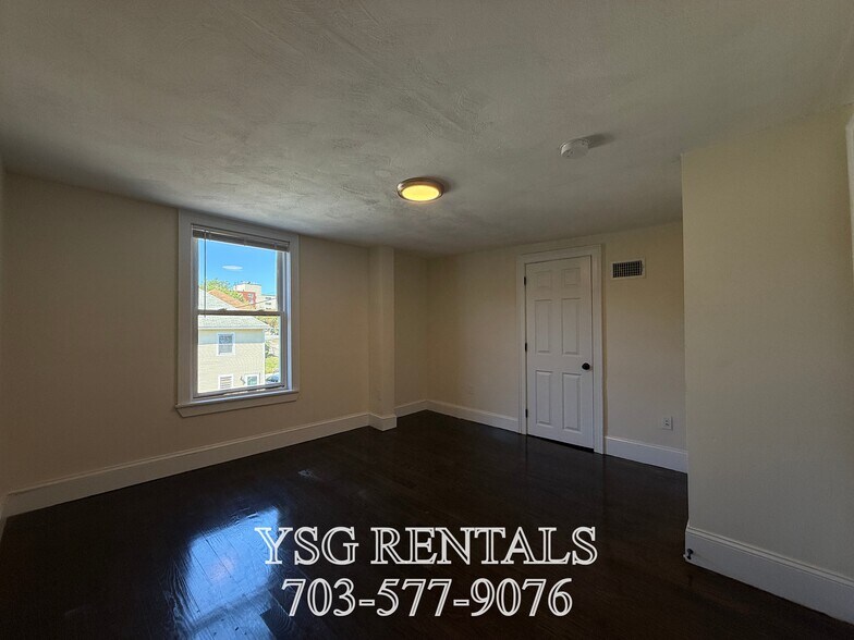 Building Photo - 17 Lambert Ave