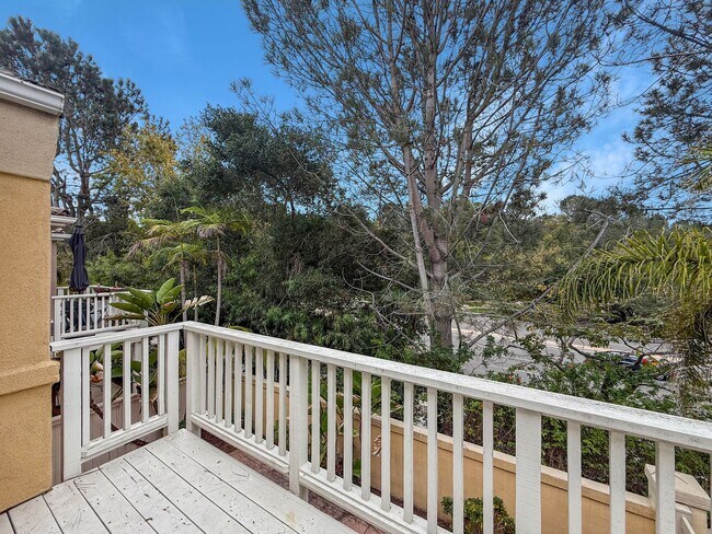 Building Photo - Great 3B/2.5BA House in Gated Community in...