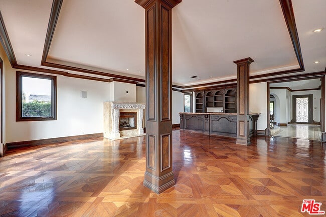 Building Photo - 209 S Anita Ave