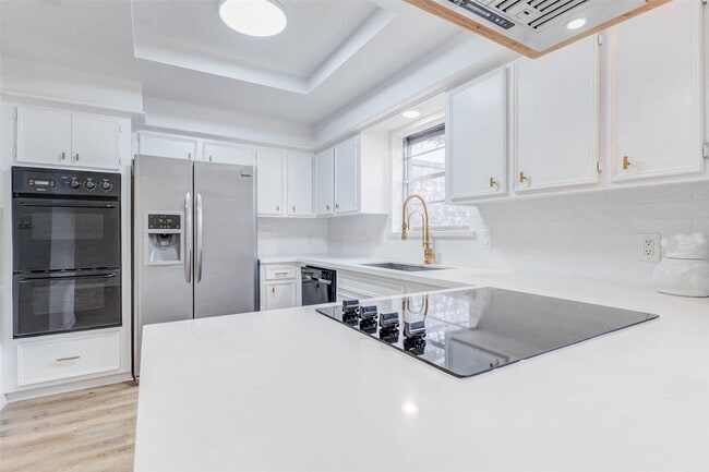 Building Photo - 10720 Briar Forest Dr