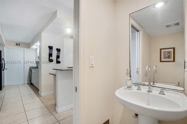 Building Photo - 6917 Collins Ave