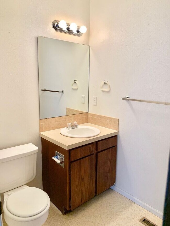 Building Photo - Spacious 2 Bed/1.5 Bath Duplex in West Loveland