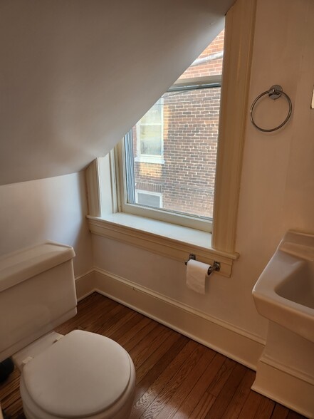 Building Photo - 125 Peyton St