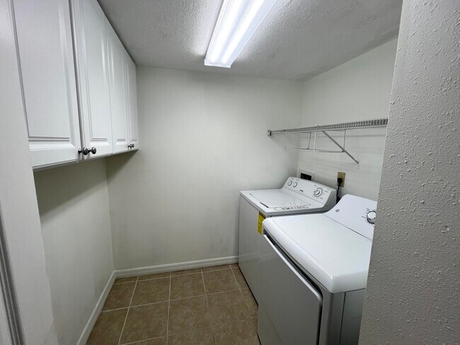 Building Photo - 1115 Green Pine Blvd