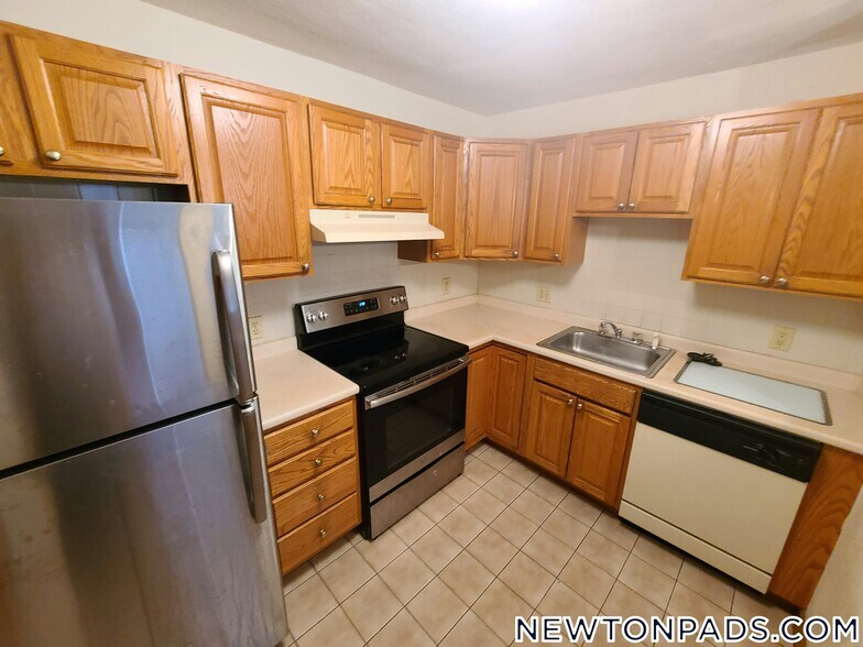 Building Photo - 280 Grove St