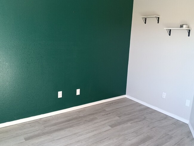 Building Photo - 3 Bedroom, 2.5 Bathroom Home! Schedule a Showing Today!