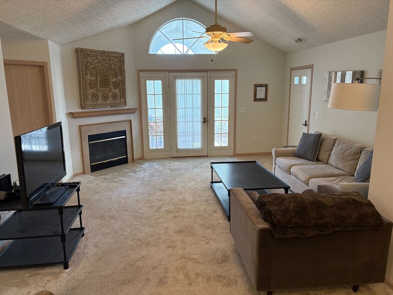 Building Photo - 388 Park Woods Ln