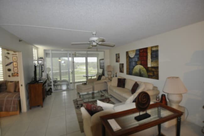 Building Photo - 3510 Oaks Way