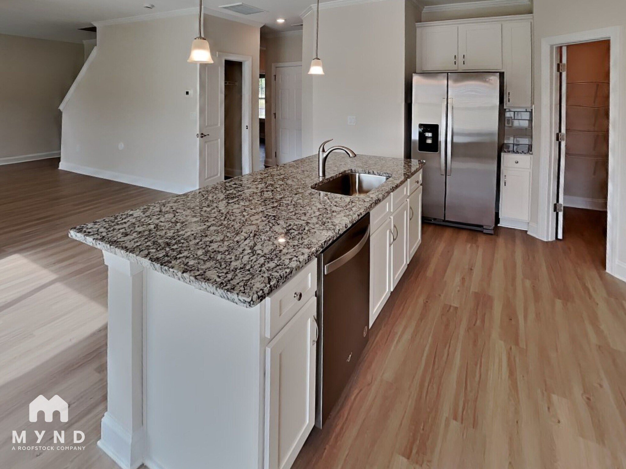 Building Photo - 102 Sina St