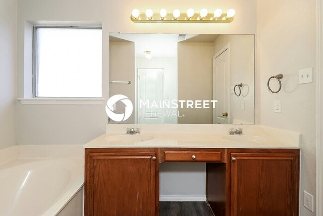 Building Photo - 3 Bedroom Pet-Friendly Home in Cedar Hill, TX with Main Street Renewal