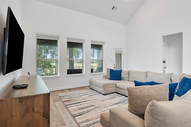 Building Photo - 10191 Bayou Oaks Dr