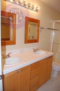 Building Photo - Contemporary Home Close to Intel & Nike!! Pet Friendly, Central Air