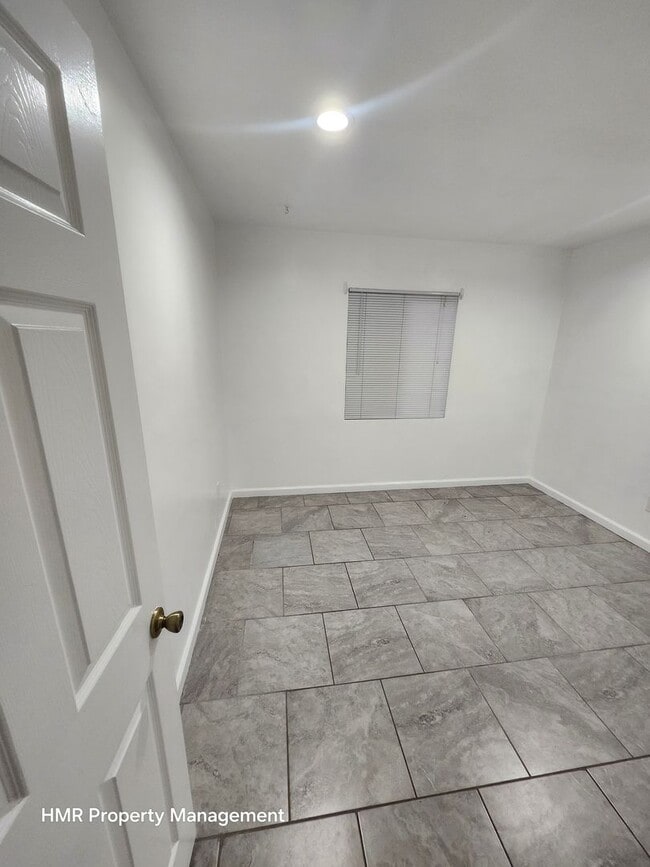 Building Photo - Beautiful remodel 3 bed 2 bath house