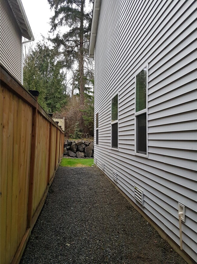 Building Photo - 2413 106th Dr SE