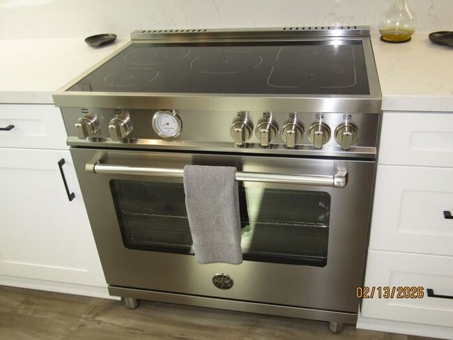 Building Photo - Luxury Living in Fountaingrove Wine Country/ Excellent location with rare views/ Fully upgraded i...