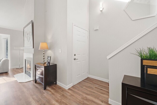 Building Photo - Water’s Edge Townhomes – Luxury Townhomes for Rent in Tacoma
