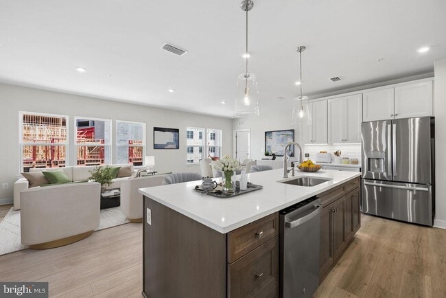 Building Photo - 1611 POTOMAC SHORES Pky