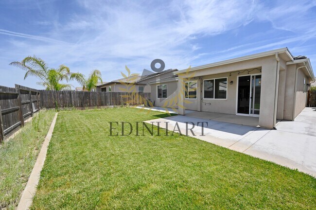 Building Photo - 502 Traverse Dr S