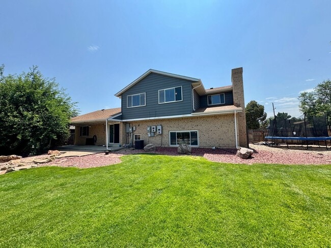 Building Photo - Welcome to your new home in the heart of T...