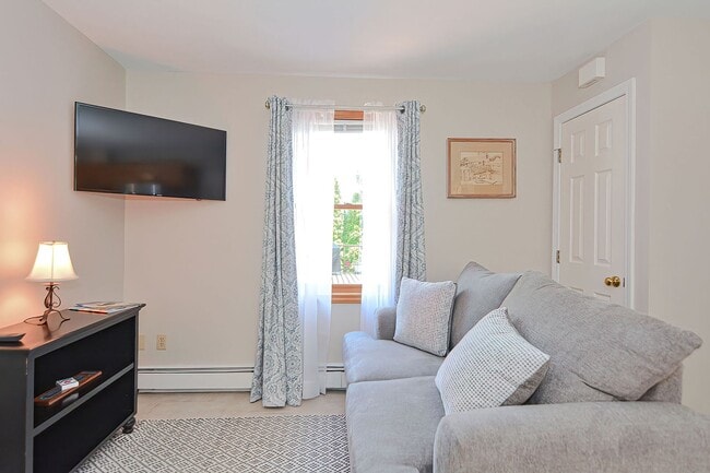 Building Photo - Winter rental: Dot's Place- (Utilities Inc...