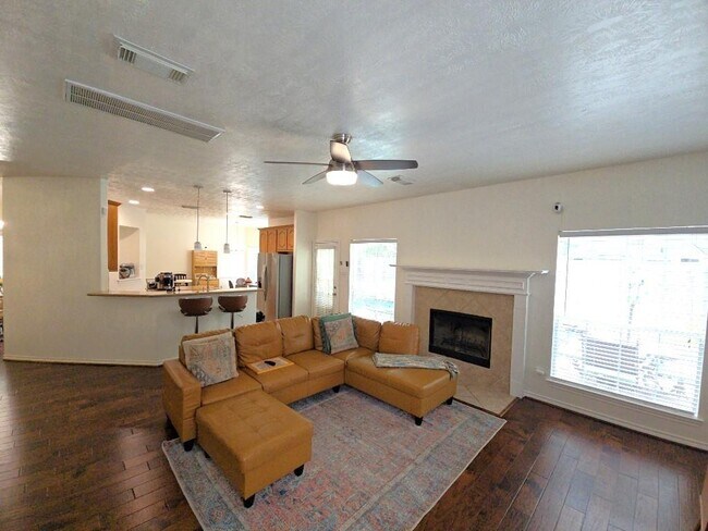Building Photo - 16514 Bluff Springs Dr