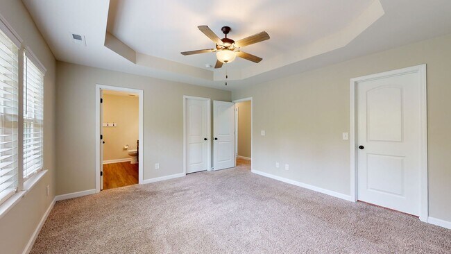 Building Photo - 215 Purple Martin Dr