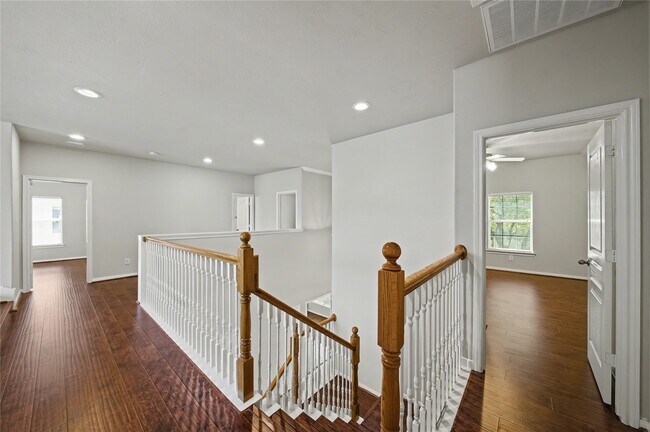 Building Photo - 17422 Memorial Blossom Dr
