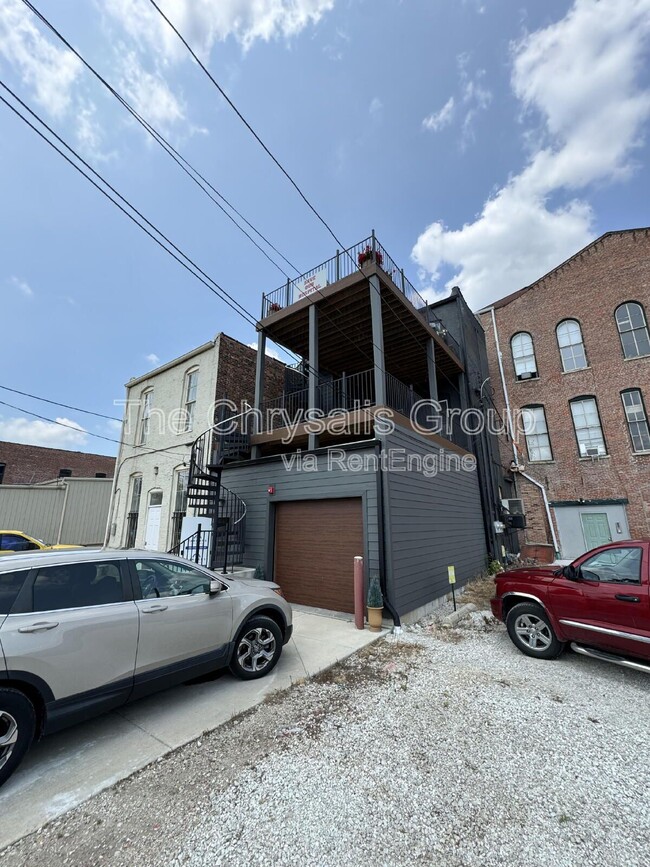 Primary Photo - 219 W Main St