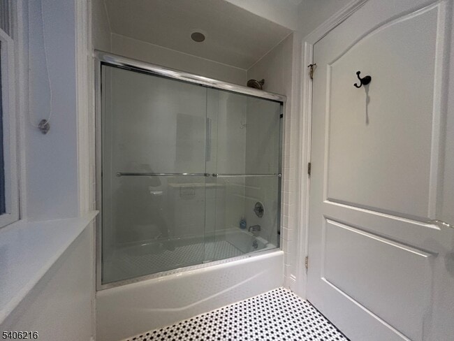 Building Photo - 94 Walnut St