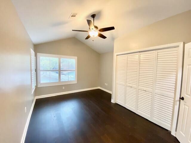 Building Photo - 213 Parkwood Cir