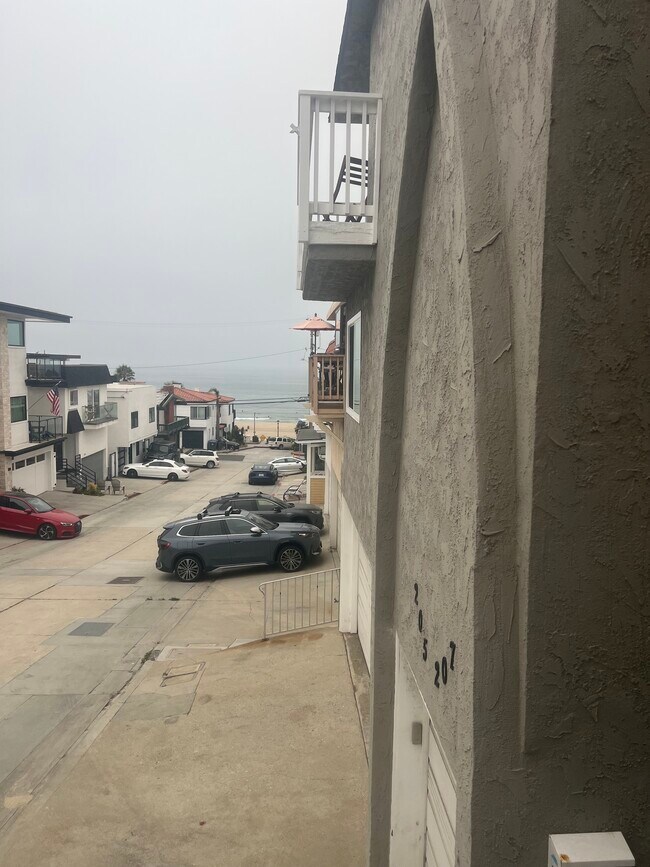 Building Photo - 209 39th St