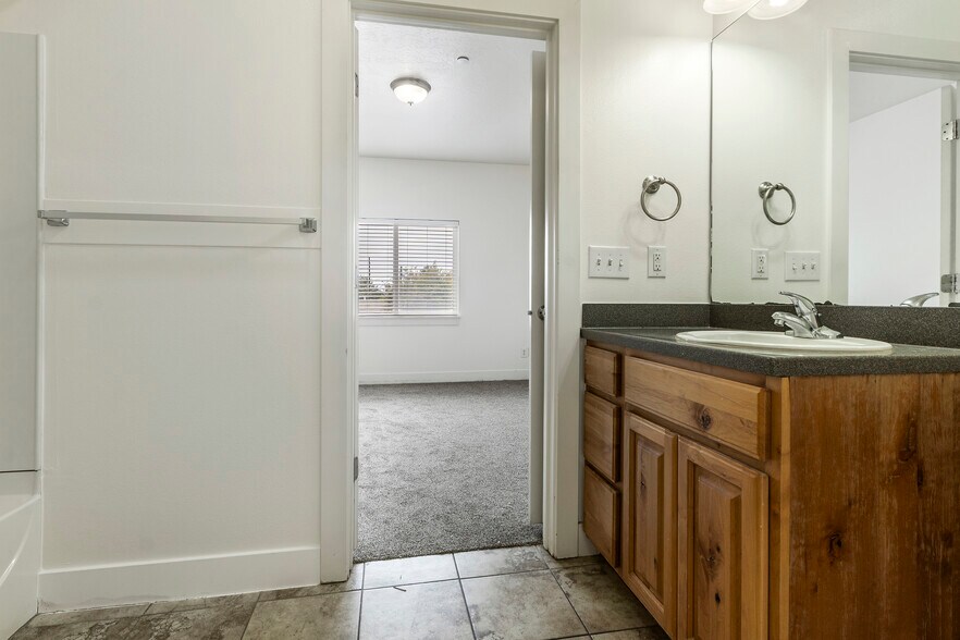 Building Photo - 389 S State St