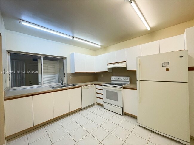 Building Photo - 16924 SW 112th Ct