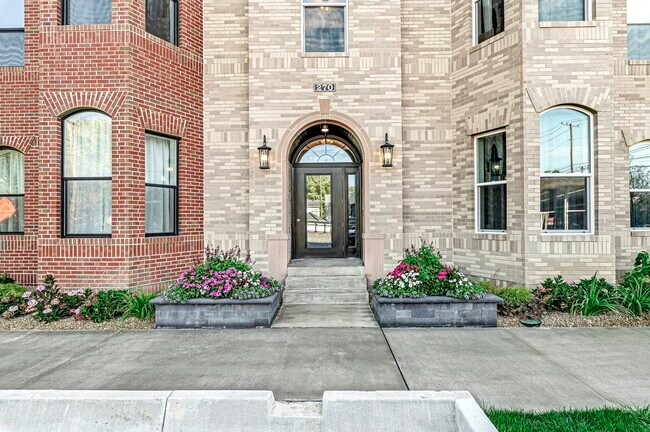 Building Photo - 260 N 10th St