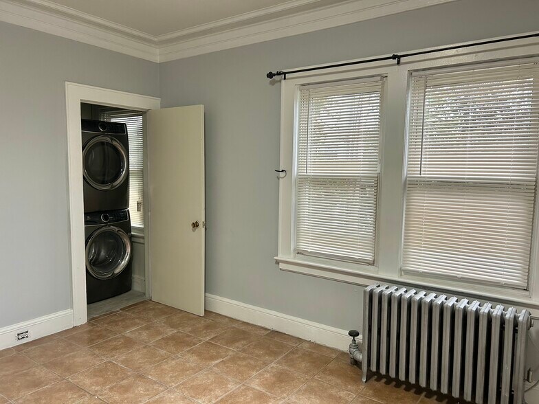 WASHER DRYER LIVING RM - 227 N 15th St