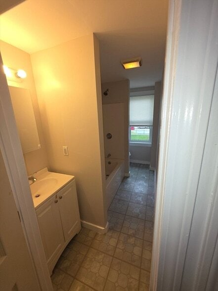 Building Photo - 129 Melville St