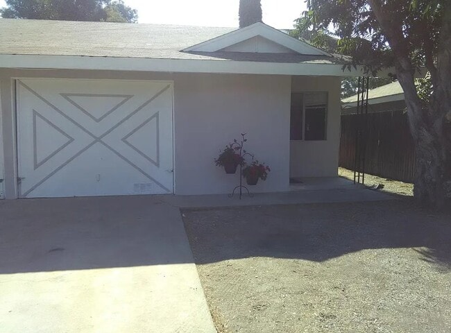 Building Photo - 25982 Tamarisk Dr