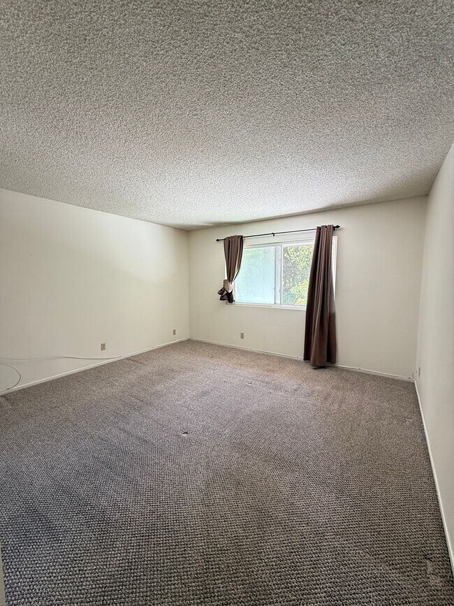 Building Photo - BEAUTIFUL 4 BEDROOM 3 BATH HOME