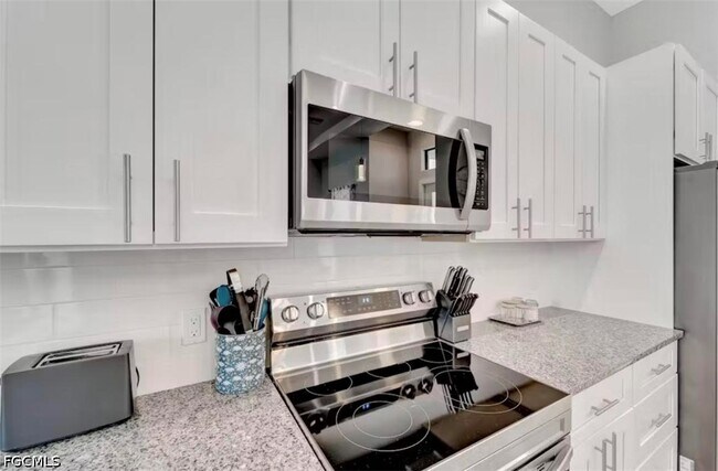 Building Photo - 3222 SW Santa Barbara Pl