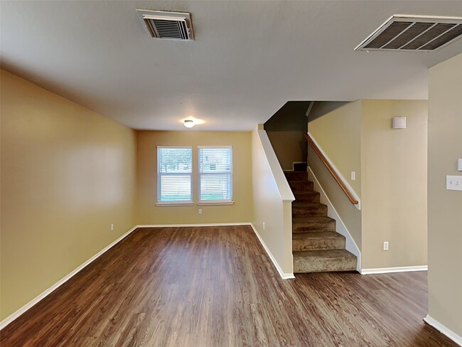 Building Photo - 6114 Elton Knolls St